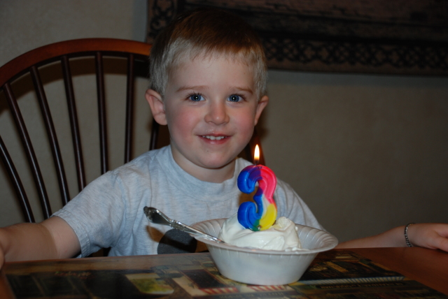 2008/03(Mar)/02(Ian-3rdBD)/640x480_2008-03-01 20-30-06.JPG